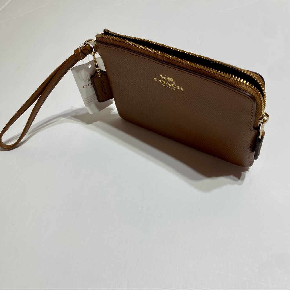 COACH NWT Pebbled Leather Corner Zip Wristlet Wallet Clutch Gold Detailing - Picture 5 of 9